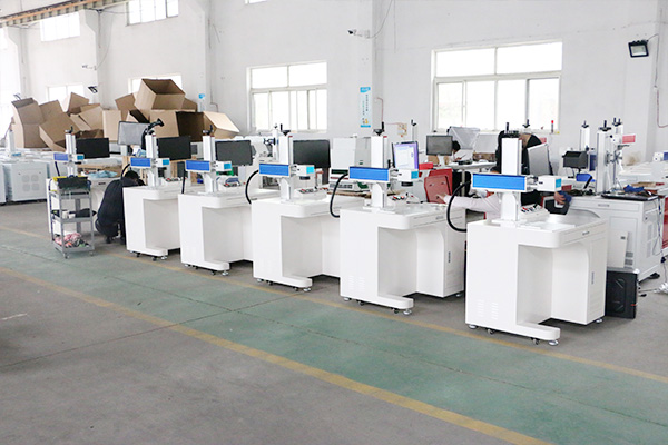 The ventilation equipment needs to be opened during the processing of the laser engraving machine